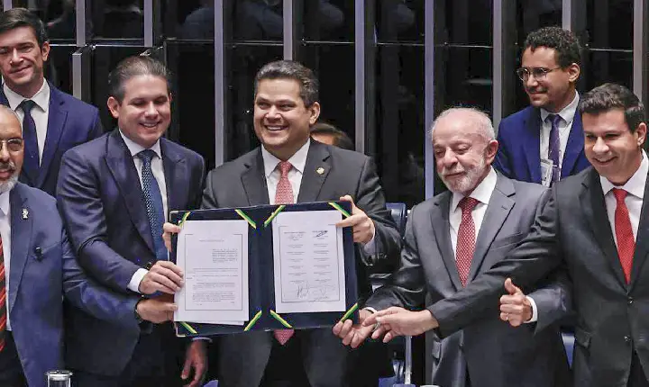 Alcolumbre homenageia Paim no fim da 6x1; entenda motivo