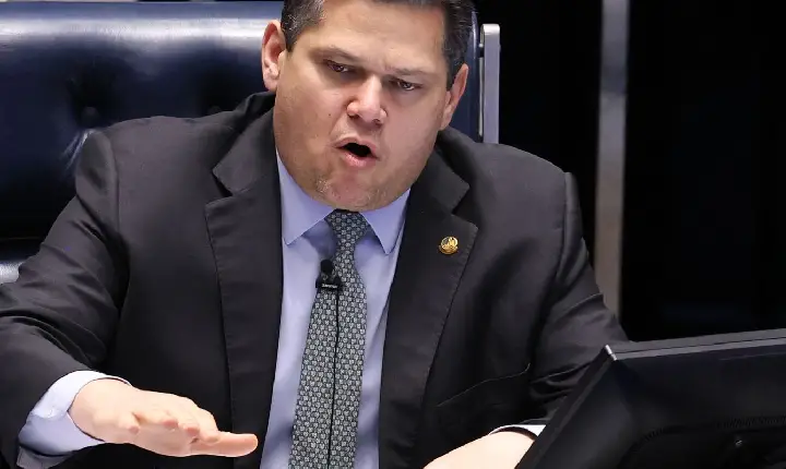 Alcolumbre vai promulgar fim da escala 6x1 nesta sexta