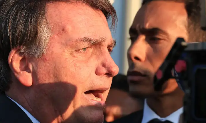 Bolsonaro tem alta hospitalar após passar por cirurgia no ombro
