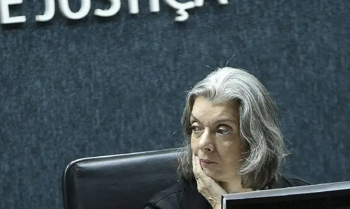 Cármen Lúcia vota por derrubar flexibilização da Lei da Ficha Limpa 