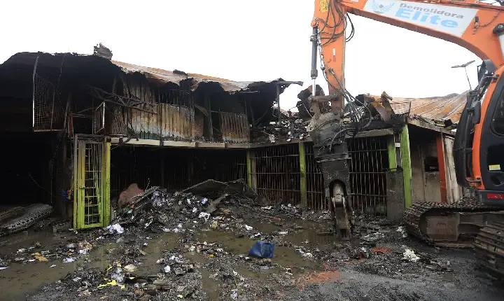 Ceagesp constrói estrutura provisória para atingidos por incêndio