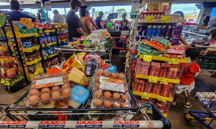Consumo de alimentos cresce após proibição das bets no país, diz Abras