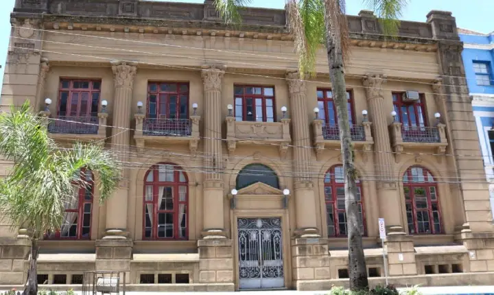 Contratada empresa para recuperação da cobertura do prédio do Clube Comercial