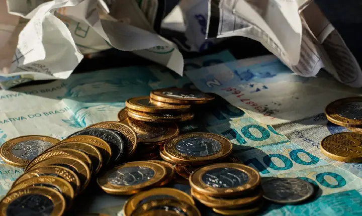 Economia cresce 0,7% em maio, puxada por consumo das famílias, diz FGV