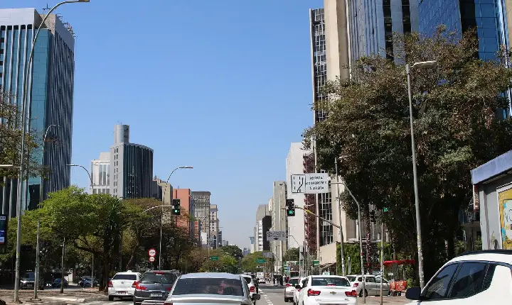 Economistas propõem taxar ricos em vez de cortar gastos sociais 