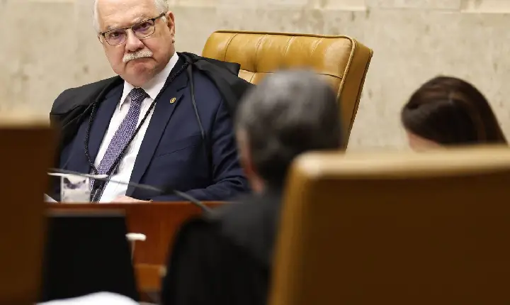 Ex-ministros e sociedade civil divulgam carta em apoio a Fachin 