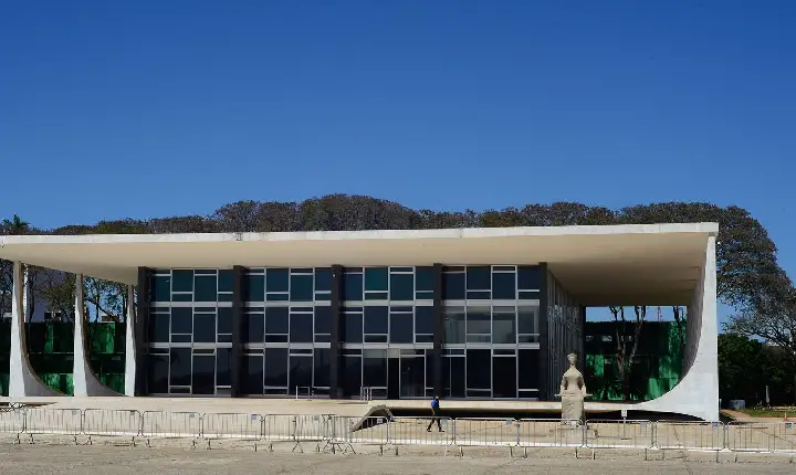 Fachin cobra manifestação da PGR sobre casos do INSS e Master