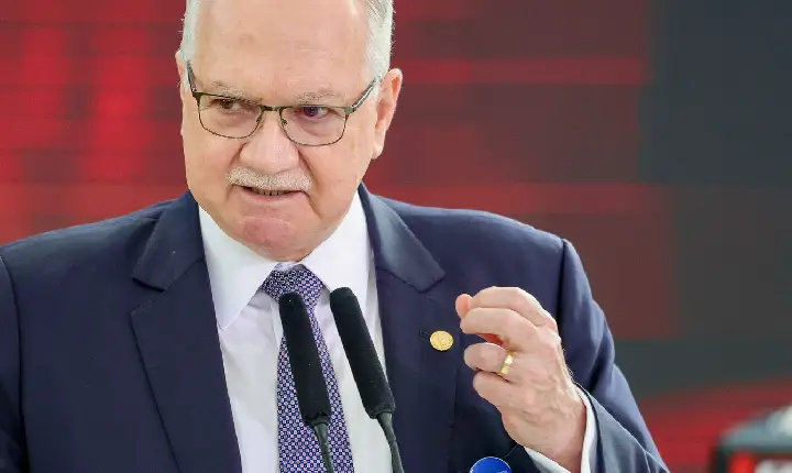 Fachin defende STF após Itália apontar parcialidade no caso Zambelli
