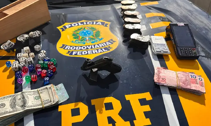 Homem é preso pela PRF com uma pistola na cintura
