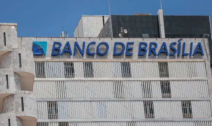 Justiça bloqueia ações do BRB ligadas a Banco Master