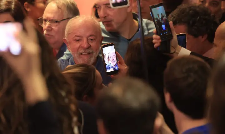 Lula agradece votos e diz que teve de vencer intromissão vinda de fora