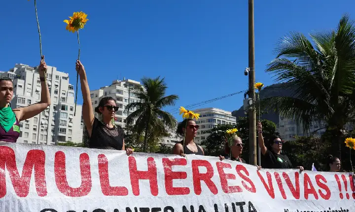 Mulheres vão às ruas pela votação do PL da Misoginia