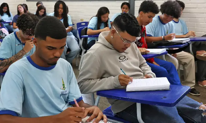 Pé-de-Meia: nascidos em novembro e dezembro recebem parcela de R$ 200