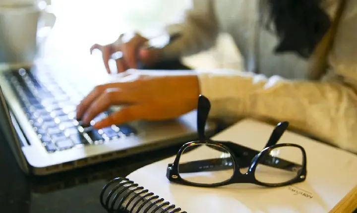 Programa oferece cursos gratuitos sobre IA para professores