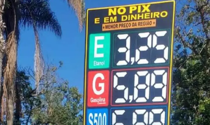 Projeto busca proibir postos de cobrar preços diferentes para pagamento em dinheiro ou pix