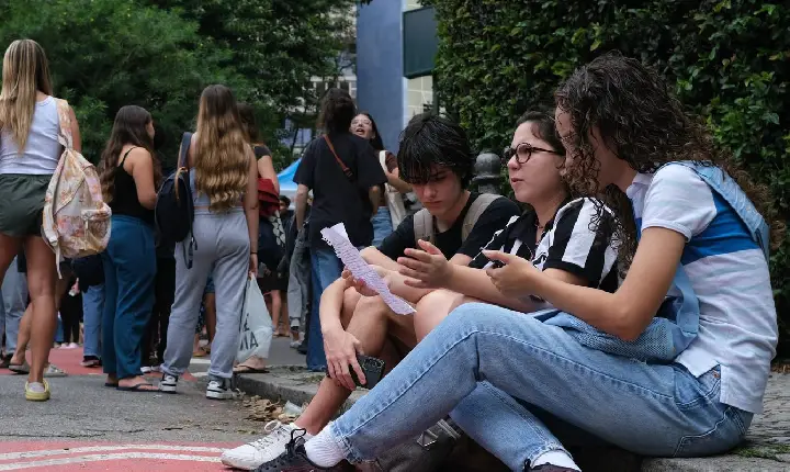 Saeb 2025: Brasil recupera nível pré-pandemia, mas ainda tem gargalos
