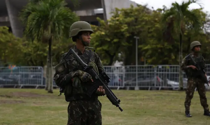 Tropas militares vão reforçar locais de votação no Rio de Janeiro