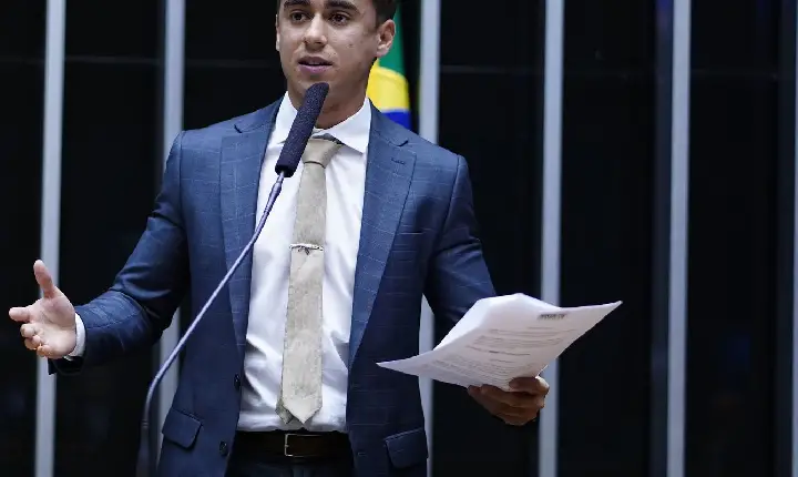 TSE manda Nikolas retirar postagem com desinformação sobre Lula 