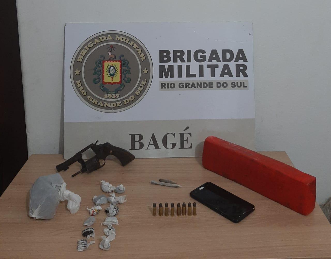 Brigada Militar de Bagé realiza apreensão de menor, revólver e drogas