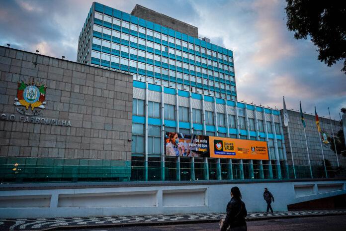 Em ofício, AL pede que governo do Estado dê início à vacinação de professores contra a Covid-19