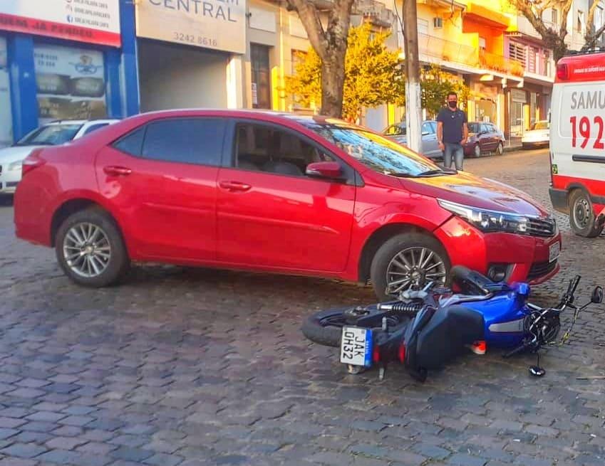 Acidente de trânsito no final da tarde no centro
