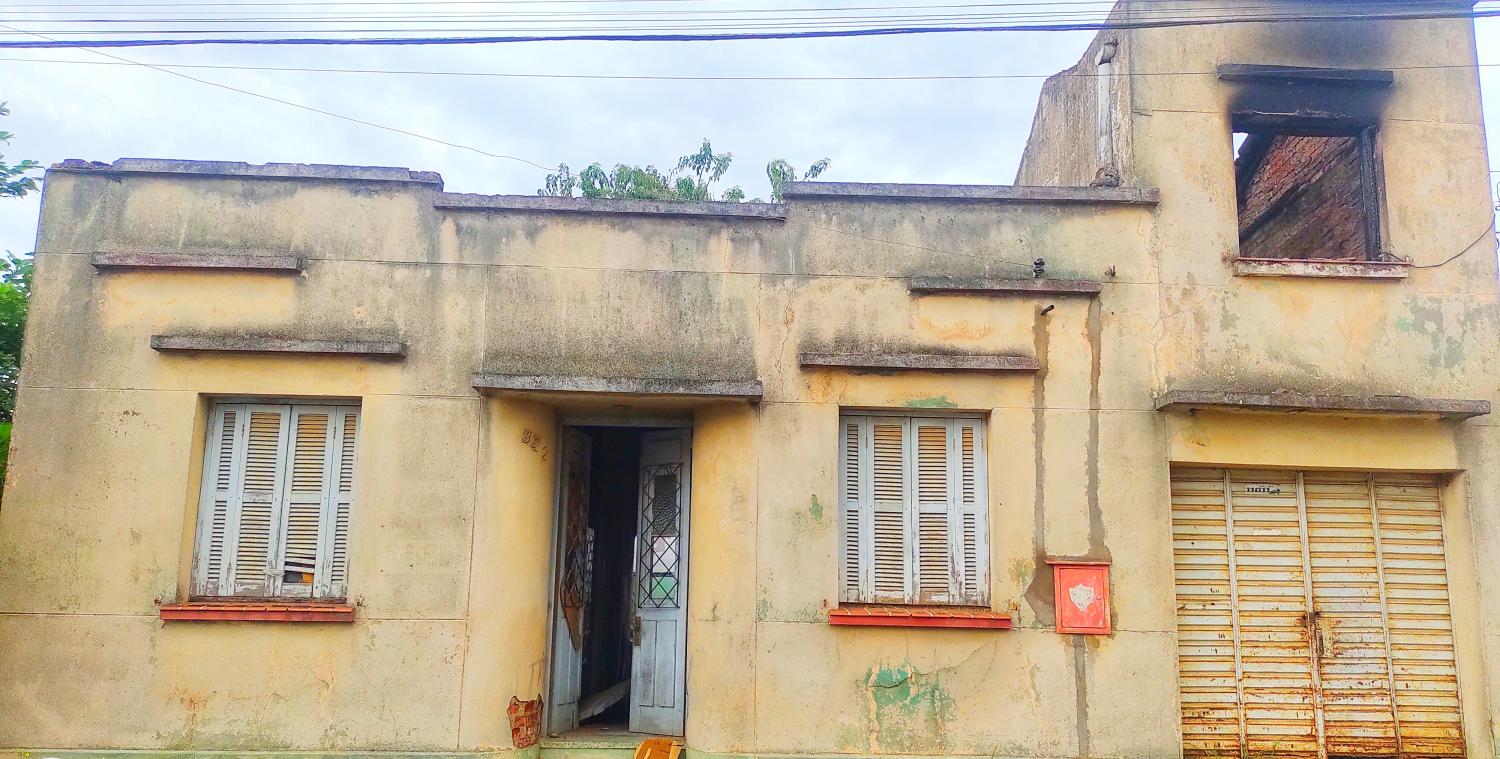 Fogo em imóvel abandonado no Bairro Estrela Dalva