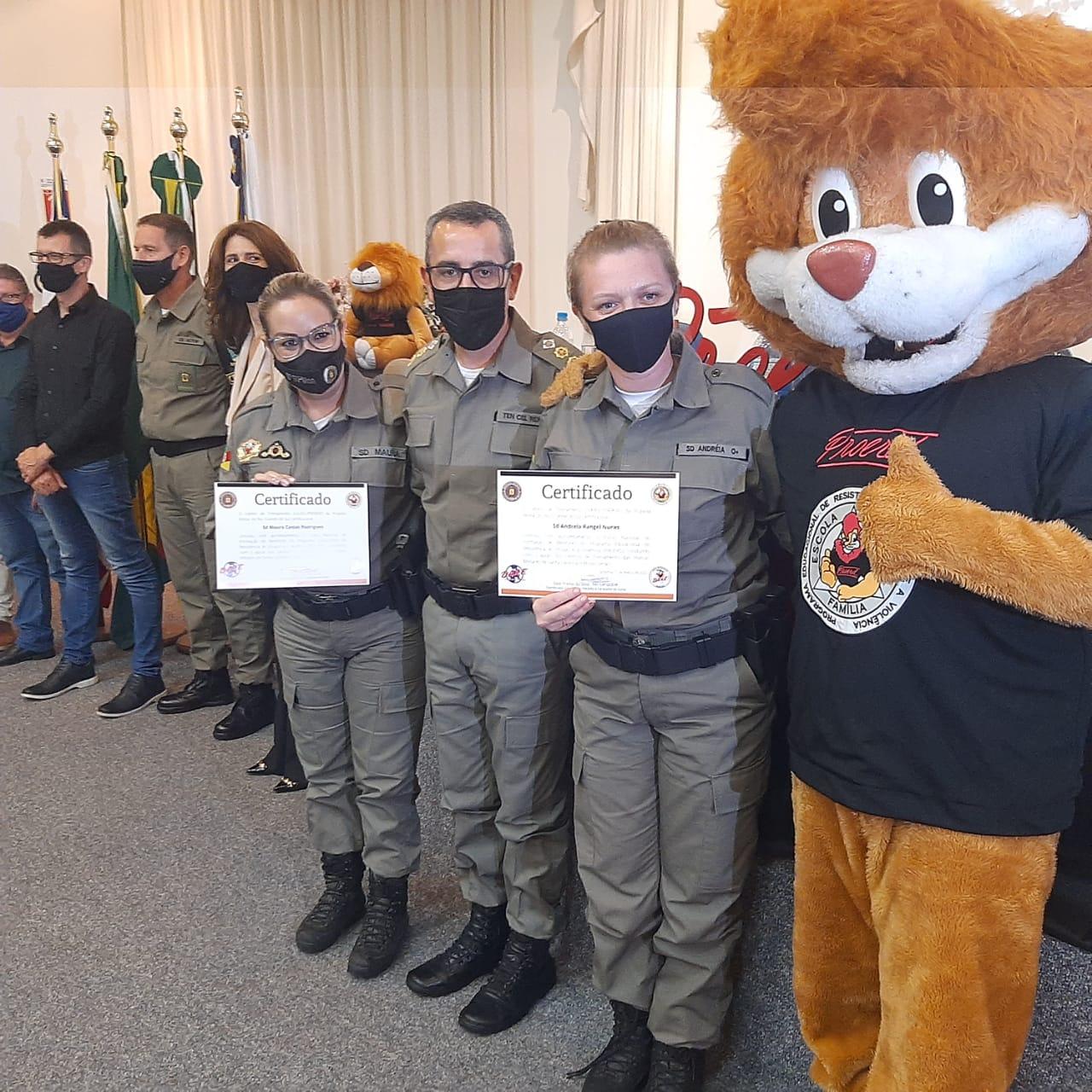 Brigada militar realiza formatura do curso nacional de mentores do Proerd