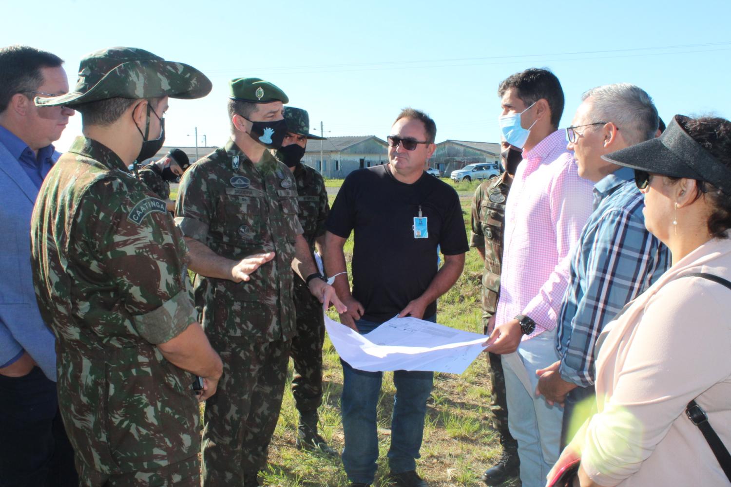 General do Departamento de Obras e Construções do Exército visita área de obra da Barragem da Arvorezinha