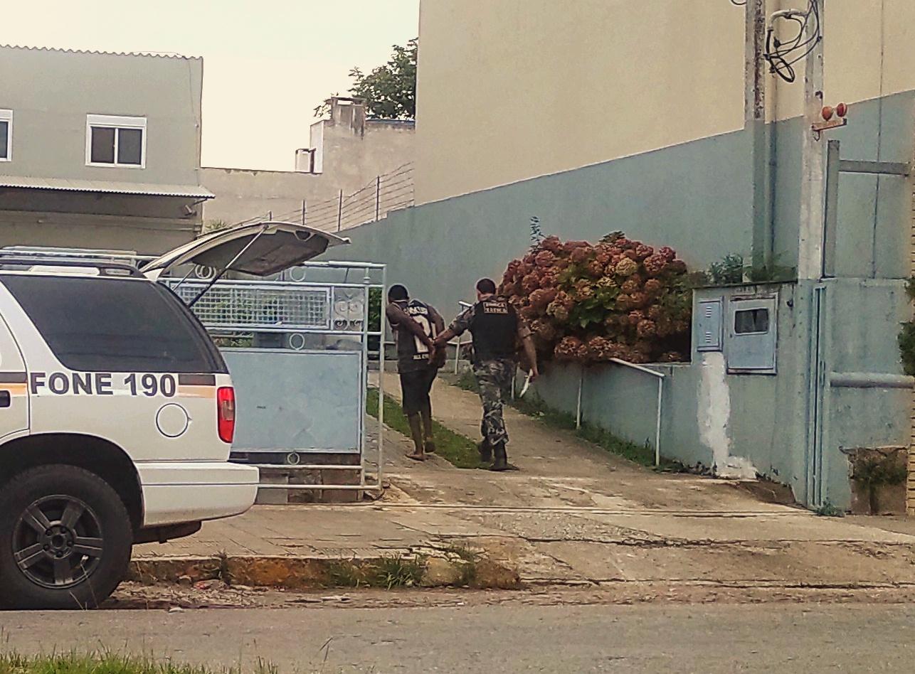 Homem é preso por tráfico de drogas no bairro Menino Deus em Bagé