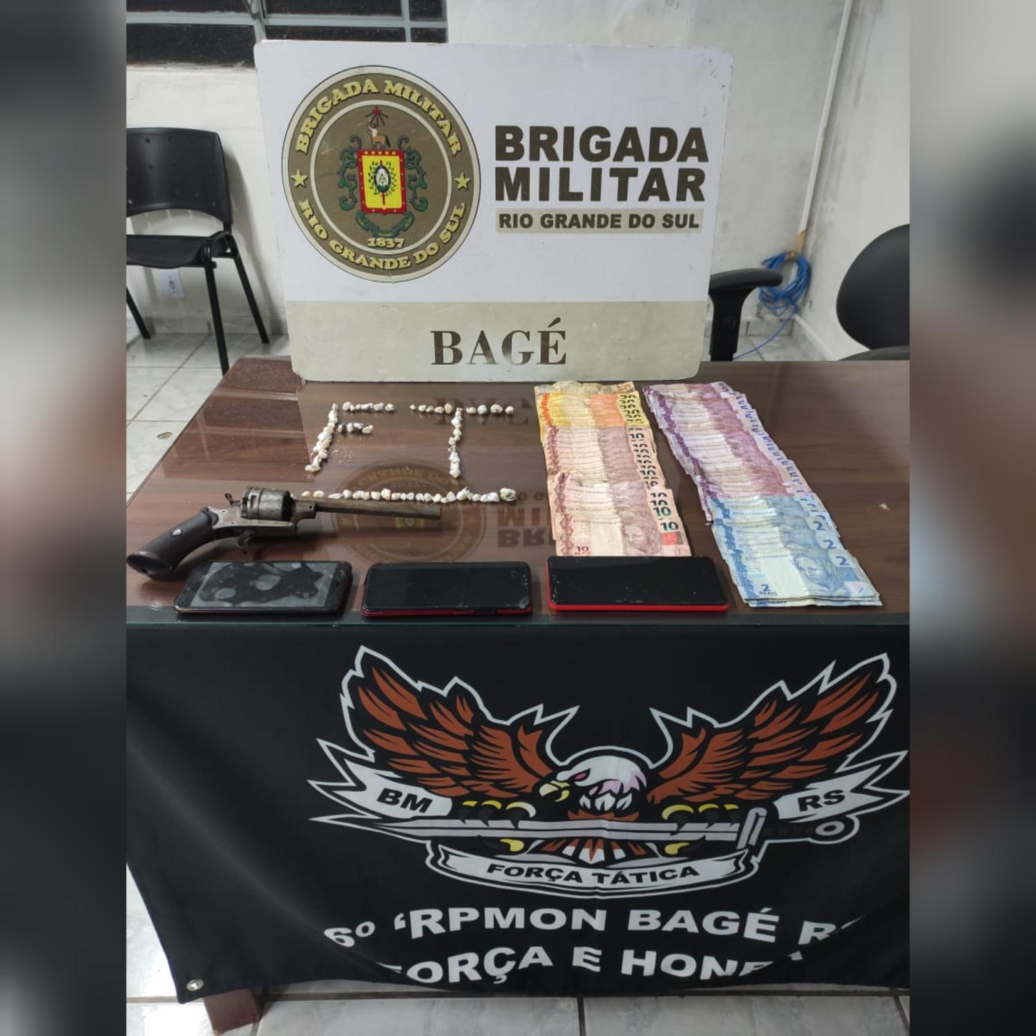 Homem é preso por tráfico de drogas e posse ilegal de arma