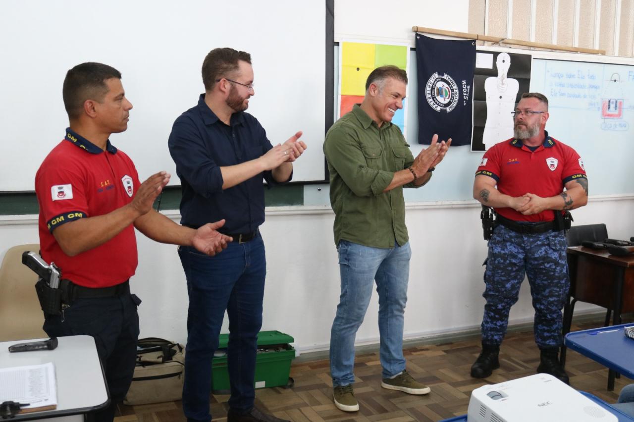 Prefeito de Bagé, Divaldo Lara, promove conversa com alunos da Guarda Municipal