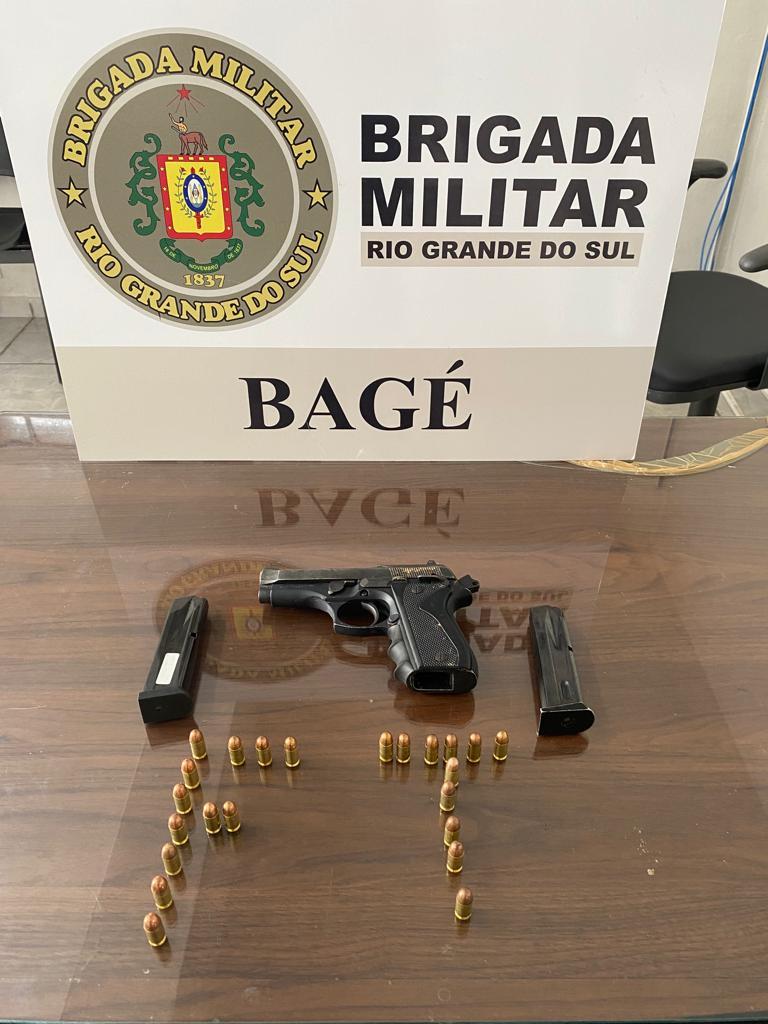Brigada Militar de Bagé efetua prende indivíduo por porte ilegal de arma de fogo e cumprimento de mandado de prisão