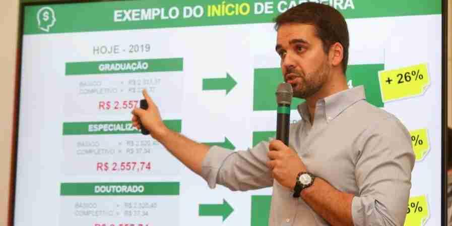 Governador protocola reajuste de 9,45% para o magistério