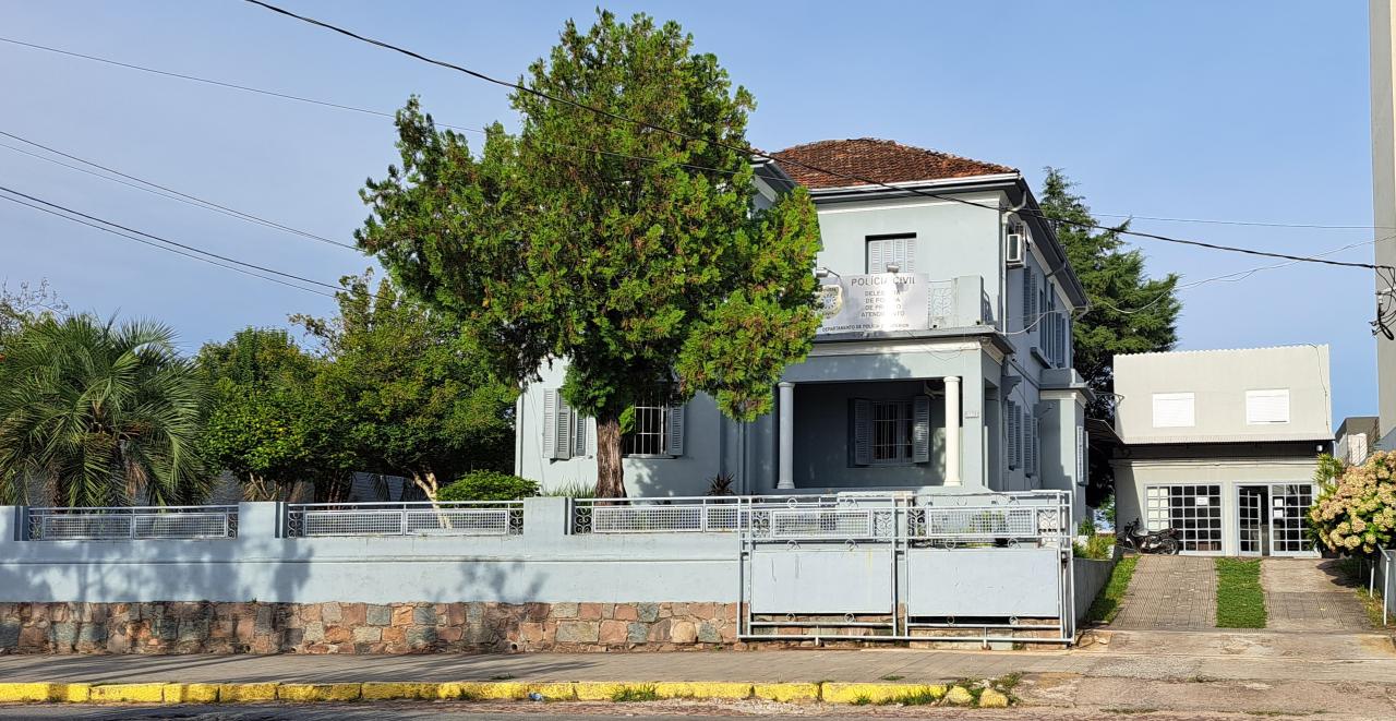 Homem tem casa invadida e é esfaqueado em Bagé