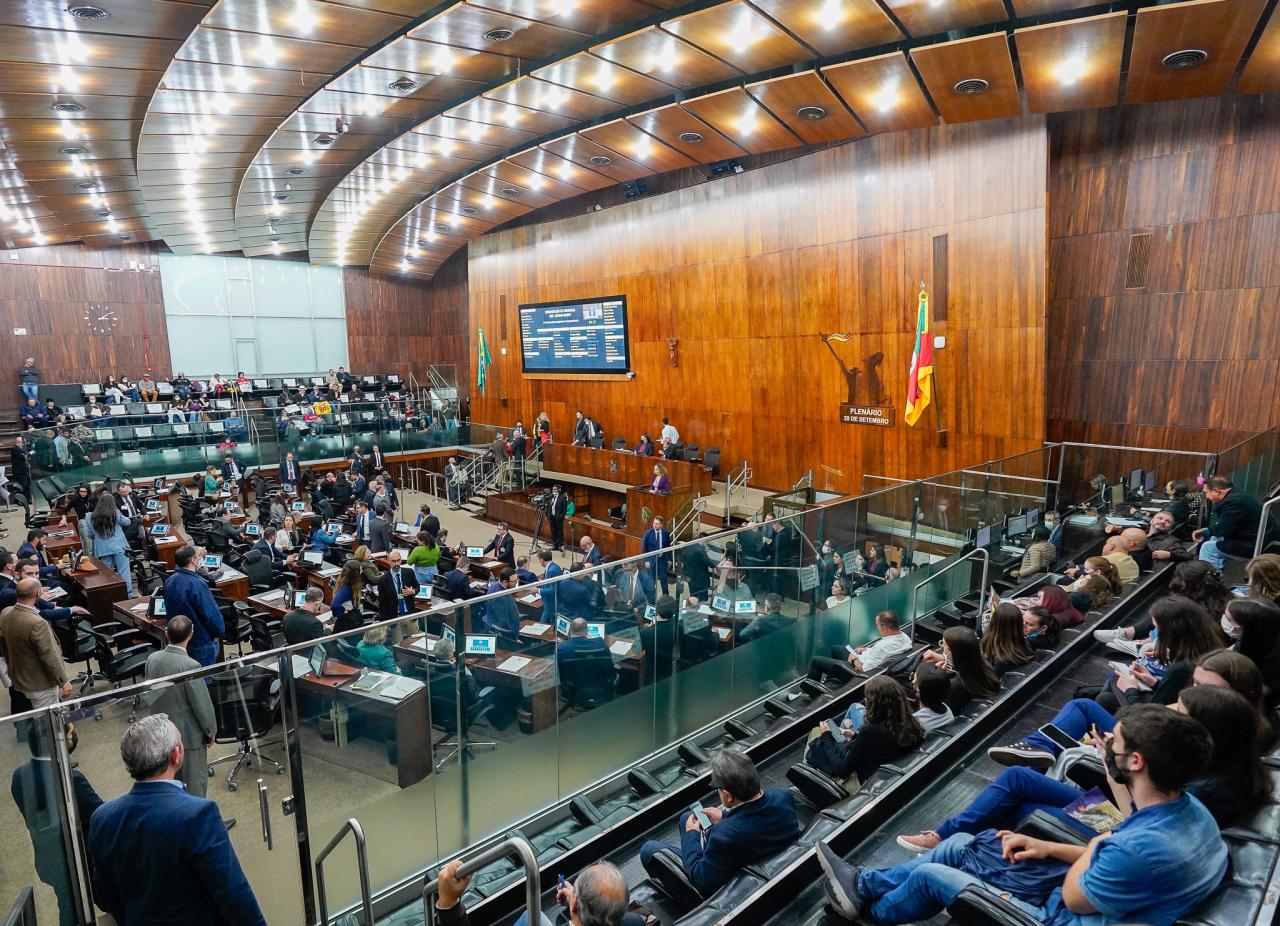 Reajuste no salário de professores da rede estadual deve ser votado em abril na Assembleia Legislativa do RS