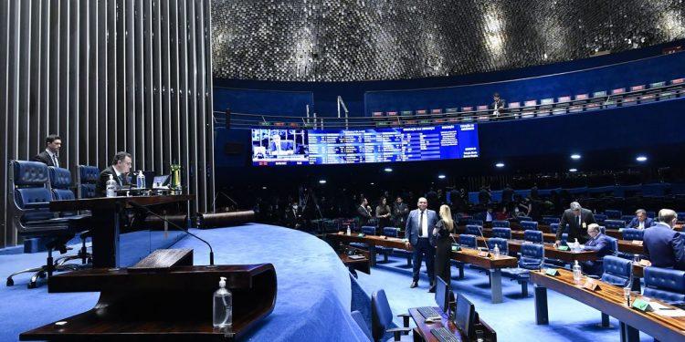 Semana com três dias e mês com 3 semanas de trabalho, decidiu o senado