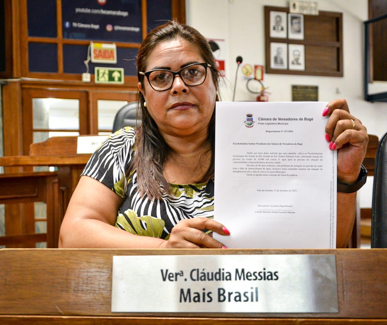 Vereadora Bageense solicita ajuda federal e estadual para aquisição de caixas d'água
