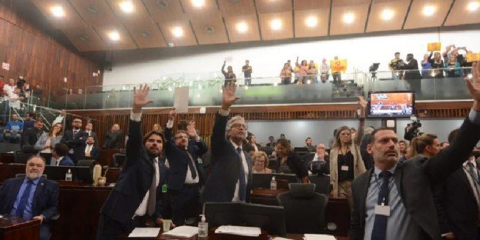 Assembleia aprova reajuste de 9,45% para o magistério estadual