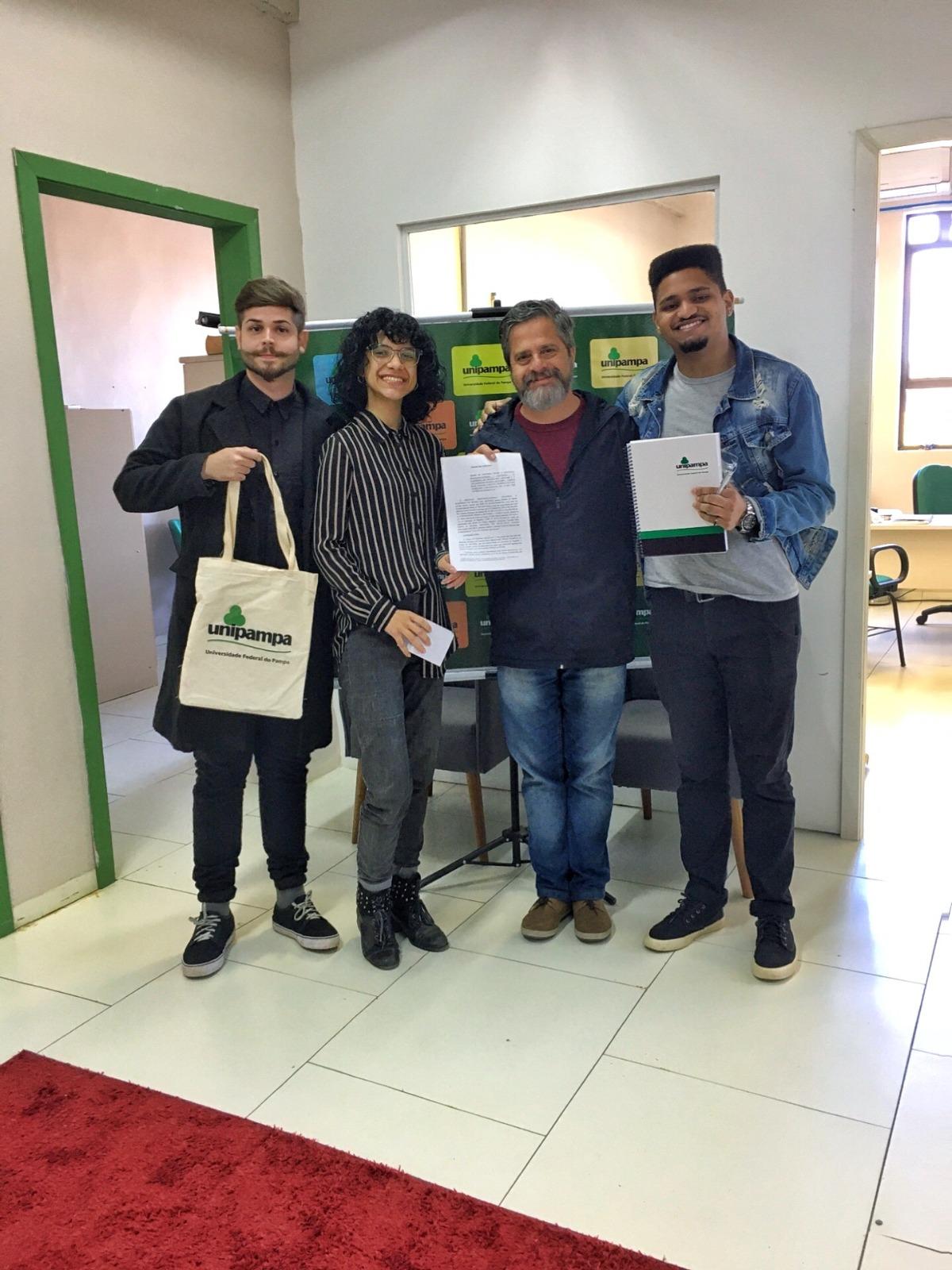 IECE/RS FECHA PARCERIA COM UNIPAMPA-BAGÉ E OFERTARÁ PRÉ-VESTIBULAR GRATUITO PARA PESSOAS BAIXA-RENDA DO MUNICÍPIO