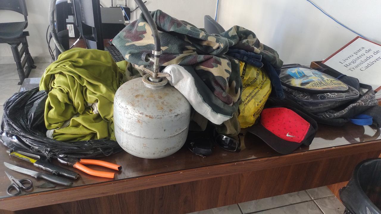 Ladrão acaba esfaqueado pela vítima depois de reagir a detenção