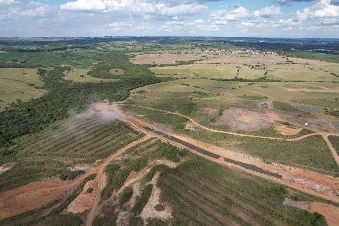 Nova detonação de rochas dá prosseguimento a obras da barragem