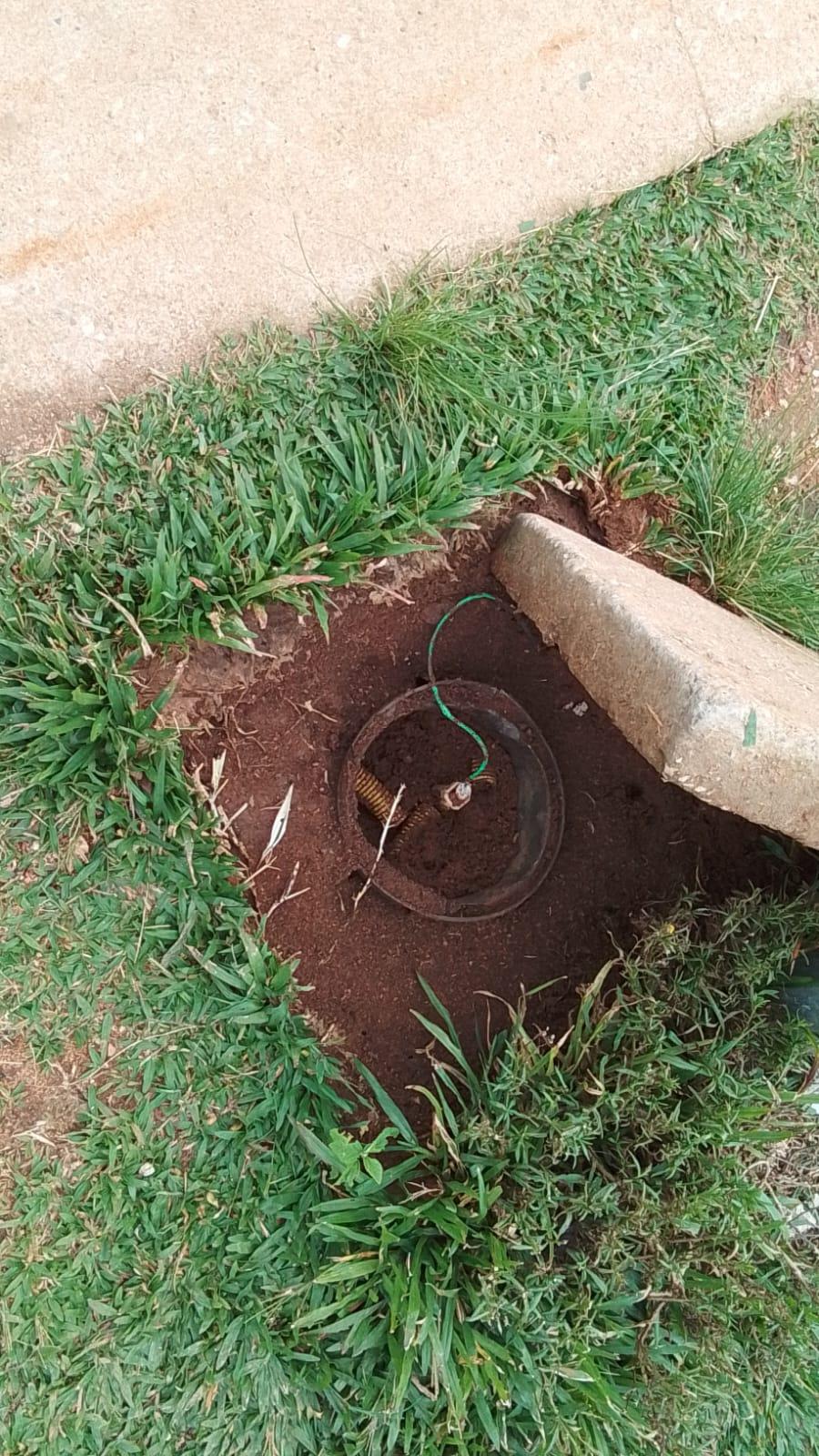 Praça do Ebenézer tem fios de energia furtados