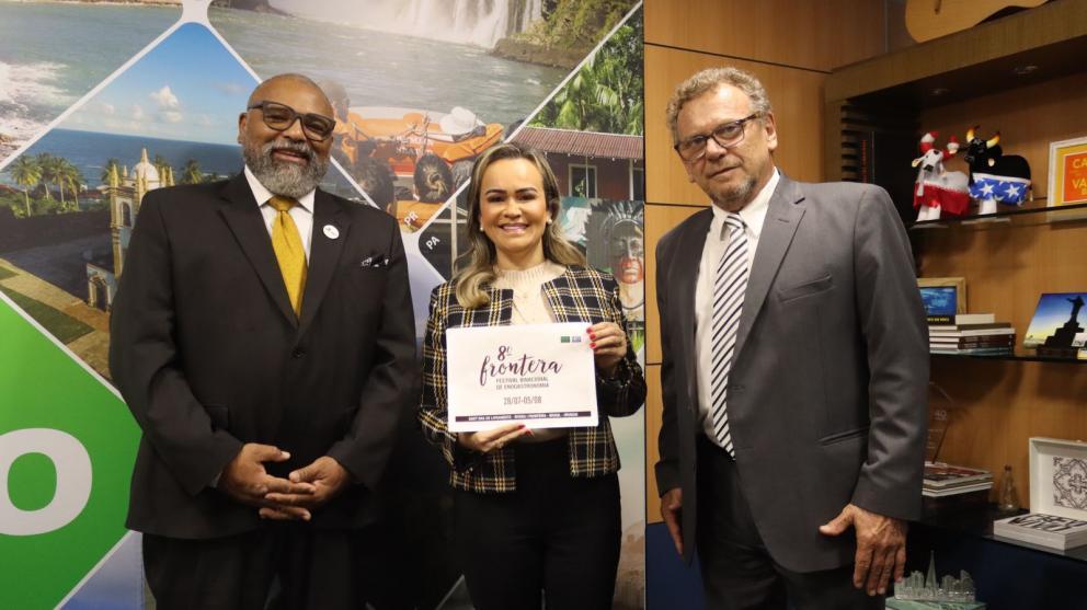 Reitor da Unipampa apresenta pautas institucionais para a ministra do Turismo