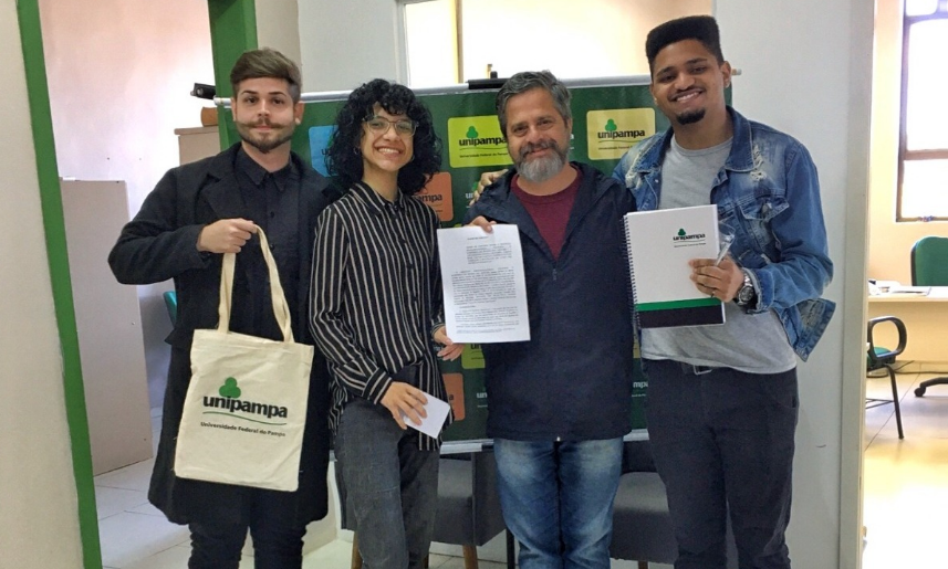 Unipampa e IECE/RS formam parceria para ofertar curso preparatório para estudantes