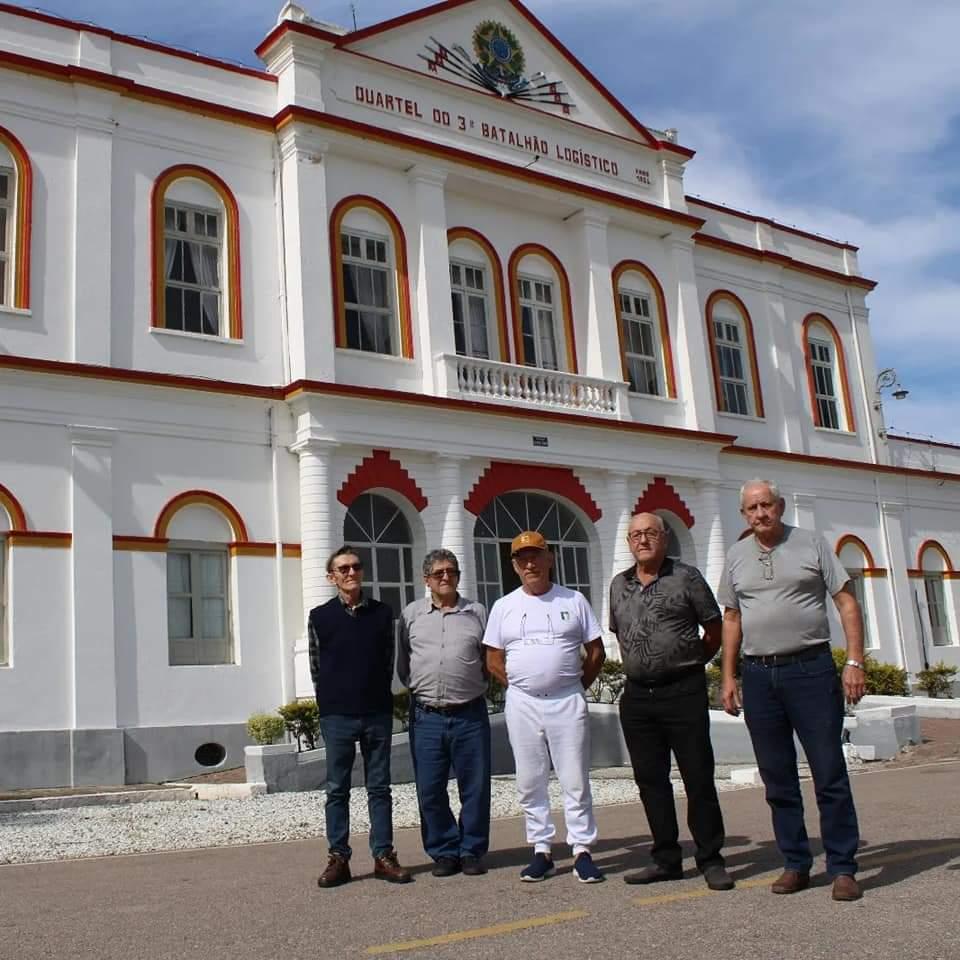 Veteranos de 1969 visitam instalações do 3⁰ BLog