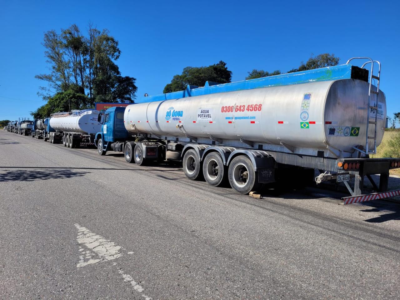 Daeb intensifica uso de caminhões-pipa e carretas tanque