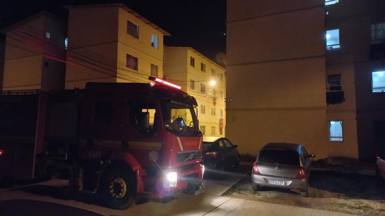 Princípio de incêndio causa susto em residencial da zona norte
