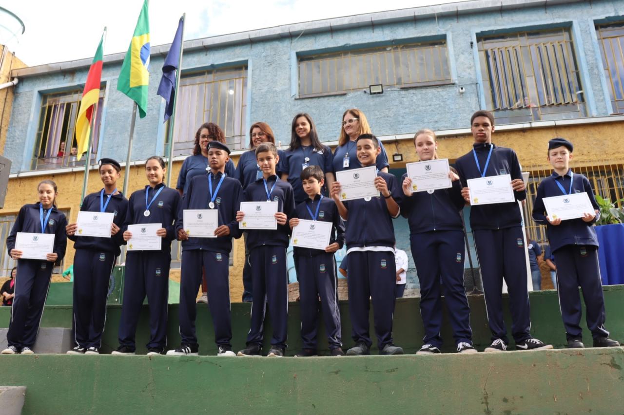 Alunos do Geteco recebem medalha e diploma de destaque