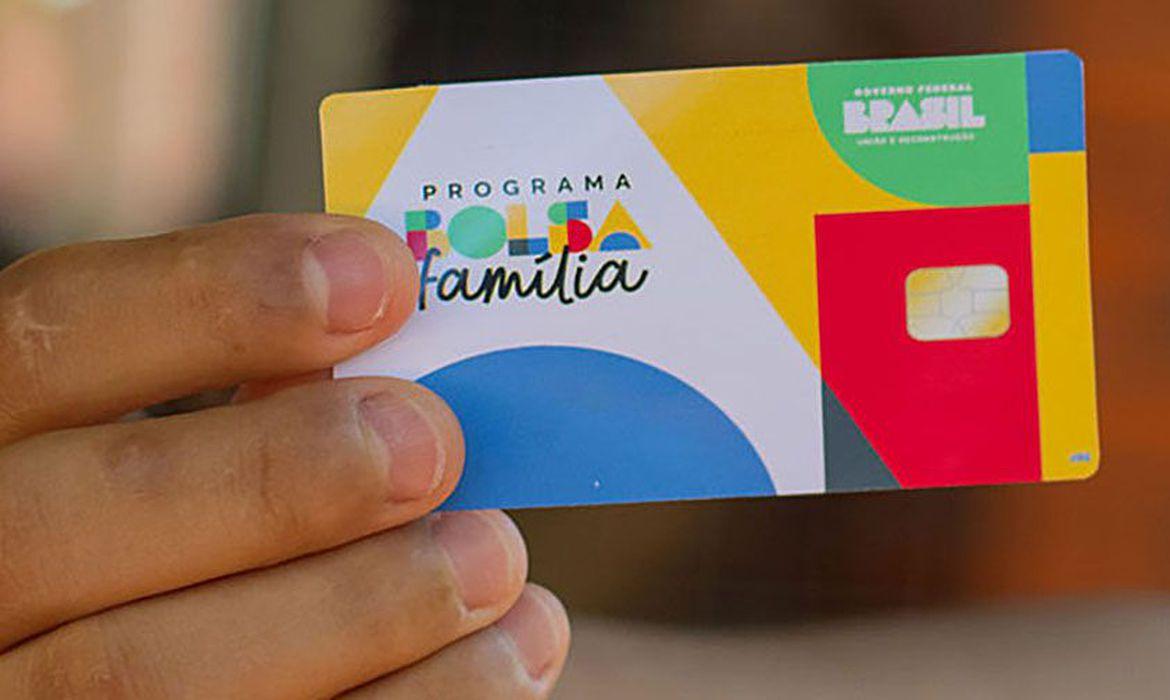 Bolsa Família terá extra de R$ 50 para gestantes e adolescentes neste mês