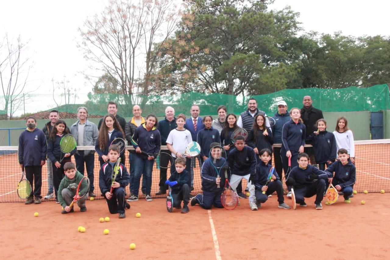 Cantegril Clube de Bagé assina convênio com a Prefeitura para receber alunos em Projeto Social Escola de Tênis